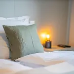 Georgie Light, Lofty Luxurious