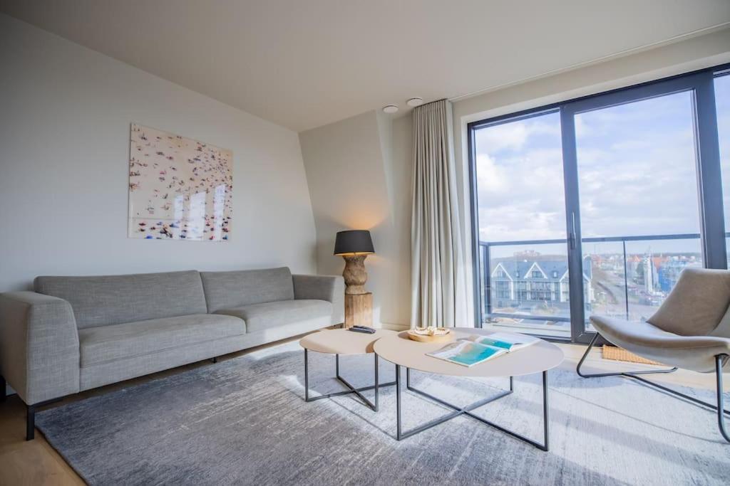 Georgie Light, Lofty Luxurious Apartment *
